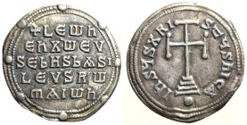 LEONE VI (886-908) Miliaresion. per Constantinople. Croce su quattro gradini; in basso, un globo R/ + LЄѠҺ/ ЄҺ X'Ѡ ЄV/ SЄbHS bASI/ LЄVS RѠ/ mAIѠҺ in c...