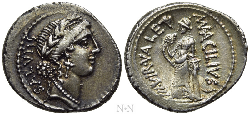 MAN. ACILIUS GLABRIO. Denarius (49 BC). Rome.

Obv: SALVTIS.
Laureate head of...