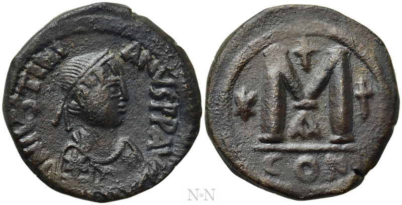 JUSTINIAN I (527-565). Follis. Constantinople. 

Obv: D N IVSTINIANVS P P AVG....