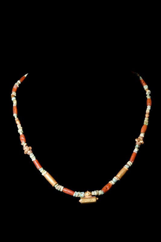 ROMAN GOLD AND STONE NECKLACE WITH A PENDANT 

 Ca. AD 1-300
 A restrung neck...