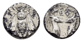 IONIA. Ephesos.(Circa 390-325 BC). Diobol.

Obv : E - Φ.
Bee.

Rev : EΦ.
Confronted heads of stags.
SNG Kayhan I 208; SNG von Aulock 1835.

Condition ...