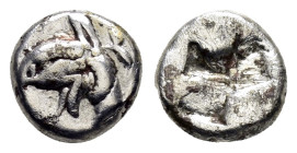 IONIA. Phokaia. (Circa 521-478 BC). Obol.

Obv : Head of griffin left.

Rev : Quadripartite incuse square.
SNG Von Aulock 2118.

Condition : Good very...