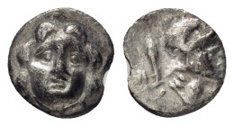 PISIDIA.Selge.(Circa 350-300 BC).Obol.

Obv : Facing gorgoneion.

Rev : Helmeted head of Athena right; astragalos to left.
SNG France 1930-1934.

Cond...