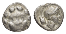 PISIDIA.Selge.(Circa 350-300 BC).Obol.

Obv : Facing gorgoneion.

Rev : Helmeted head of Athena right; astragalos to left.
SNG France 1930-1934.

Cond...