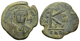 JUSTINIAN I (527-565). Carthage.Half Follis.

Obv : D N IVSTINIANVS P P AVG.
Helmeted and cuirassed bust facing, holding globus cruciger and shield de...