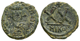 TIBERIUS II CONSTANTINE (578-582).Nicomedia.Half Follis. 

Obv : D m TIB CONSTANT P P AVG.
Helmeted, draped and cuirassed bust facing, holding globus ...