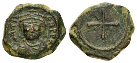 TIBERIUS II CONSTANTINE (578-582). Constantinople.Decanummium.

Obv : dm TIb CONSTAN PP AVI.
Crowned, draped and cuirassed bust facing.

Rev : Large X...