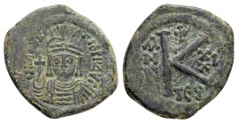 MAURICE TIBERIUS (582-602).Thessalonica.Half Follis. 

Obv : D N TIb mAVRC P P AVC.
Crowned and cuirassed bust facing, holding globus cruciger and shi...