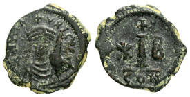 MAURICE TIBERIUS (582-602). Constantinople.Decanummium.

Obv : Crowned, draped and cuirassed bust facing.

Rev : Large I; cross above, star to left, B...