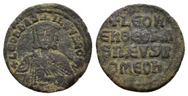 LEO VI.(886-912).Constantinople.Follis.

Obv : + LEOn bAS-ILEVS ROM.
Crowned bust of Leo facing, wearing chlamys, holding akakia in left hand.

Rev : ...