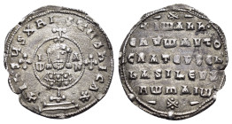 JOHN I TZIMISCES (969-976).Constantinople.Miliaresion.

Obv : + IҺSЧS XRISTЧS ҺICA ✷.
Cross crosslet set on globus above two steps; in central medalli...