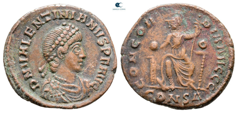 Valentinian II AD 375-392. Constantinople
Follis Æ

20 mm, 2,36 g



Very...