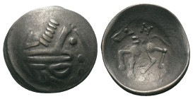 Ostkelten. Muntenien. Typ 'Sattelkopf'.

 Tetradrachme (Silber).
Vs: Stark stilisierter Kopf des Zeus mit Lorbeerkranz rechts.
Rs: Stark stilisier...