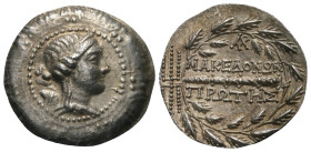 Imitationen griechischer Münzen.


Nachahmung einer Prägung von Makedonien unter römischer Herrschaft.

Tetradrachme (Silber), ungesicherte Münzs...