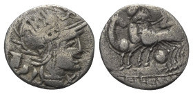 Imitationen römischer Münzen.


Imitation eines republikanischen Denars (Silber).

Vs: Kopf der Roma mit geflügeltem Helm rechts. Dahinter ein Ge...