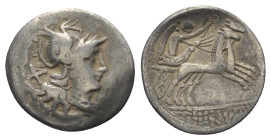 Imitationen römischer Münzen.


Imitation eines republikanischen Denars (Silber), 2./1. Jh. v. Chr.

Vs: Kopf der Roma mit geflügeltem Helm recht...