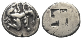 Inseln vor Thrakien. Thasos.

 Stater (Silber). Ca. 480 - 463 v. Chr.
Vs: Nackter, ithyphallischer Satyr nach rechts kniend, eine sich wehrende Nym...