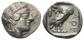 Attika. Athen.

 Tetradrachme (Silber). Ca. 454 - 404 v. Chr.
Vs: Kopf der Athena mit ölzweiggeschmücktem attischem Helm, Ohranhänger und Halskette...
