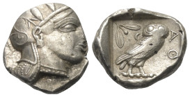 Attika. Athen.

 Tetradrachme (Silber). Ca. 454 - 404 v. Chr.
Vs: Kopf der Athena mit ölzweiggeschmücktem attischem Helm, Ohranhänger und Halskette...