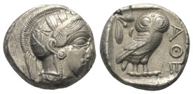Attika. Athen.

 Tetradrachme (Silber). Ca. 454 - 404 v. Chr.
Vs: Kopf der Athena mit ölzweiggeschmücktem attischem Helm, Ohranhänger und Halskette...