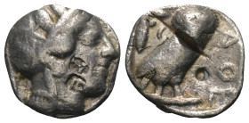 Attika. Athen.

Tetradrachme (Silber). Ca. 400 - 353 v. Chr.
Vs: Kopf der Athena mit ölzweiggeschmücktem attischem Helm, Ohranhänger und Halskette ...