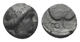 Kleinasien. Satrapenprägung im westlichen Kleinasien.

 Bronze. 4. Jhdt. v. Chr.
Vs: Kopf des Apollon mit Lorbeerkranz rechts.
Rs: Blatt; im Feld ...
