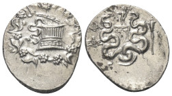 Ionien. Ephesos.

 Cistophor (Silber). 84 / 83 v. Chr. (Jahr 51).
Vs: Cista mystica mit halbgeöffnetem Deckel, aus der sich nach links eine Schlang...