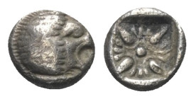 Ionien. Milet.

 Diobol (Silber). Ca. 520 - 470 v. Chr.
Vs: Löwenprotome mit zurückgewandtem Kopf und aufgerissenem Maul nach links.
Rs: Florales ...