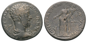 Lydien. Thyateira. Commodus (177 - 192 n. Chr.).

 Bronze. Ca. 191 - 192 n. Chr.
Vs: Büste Commodus mit Lorbeerkranz, Paludament und Panzer rechts....