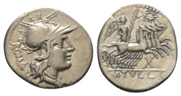 M. Tullius.

 Denar (Silber). 119 v. Chr. Rom.
Vs: ROMA. Kopf der Roma mit geflügeltem Greifenkopfhelm rechts.
Rs: M TVLLI. Victoria mit Palmzweig...
