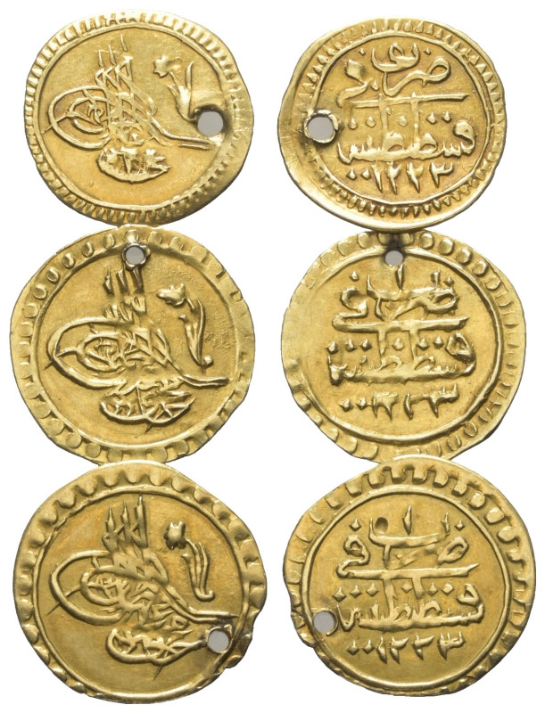 Islam - Lots.


Osmanen. Mahmud II.

Lot, 3 Stück (Gold).
Tughrali Rubiye....