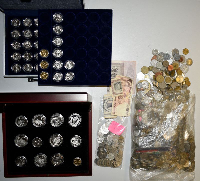 Alle Welt: Kiloware plus: Ein Beutel mit über 6kg Weltmünzen, darunter einige um...
