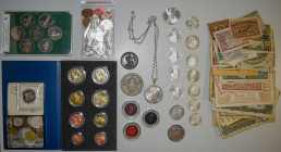 Alle Welt: Münzen- Banknoten- und Medaillen-Lot, darin: 2 x MT Taler, 4 x 5 ECU aus Belgien, 1 OZ Eagle, 6 x ATS Münzen, 3 Hologramm Münzen aus Liberi...