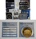 Alle Welt: Karton mit Münzen und Medaillen. Dabei Koffer mit 2 Euro 2007 Römische Verträge (17 x 2€ + Goldmedaille) sowie veredelte 2 Euro Münzen und ...