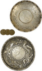 Varia, Sonstiges: China: 2 silberne Schalen (bzw. Schale und Aschenbecher?) mit eingearbeiteten Yuan-Dollar (Nachahmungen, keine echten Münzen). 97 mm...