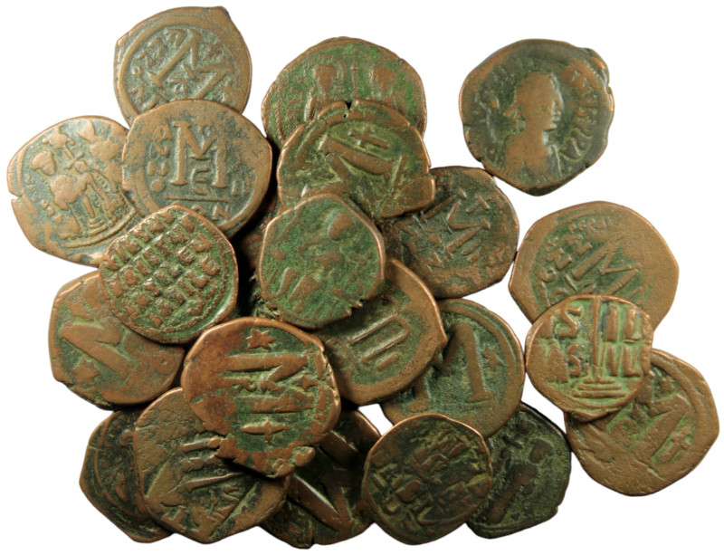 Byzantine Empire. Lot Æ Follis. 23 pieces.