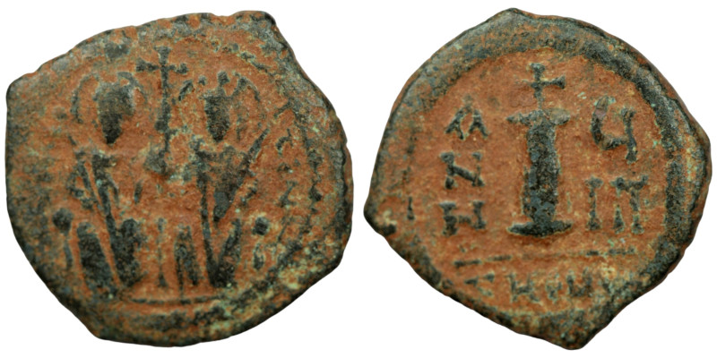 Justin II. (565-578 AD). 10 Nummi. (19mm, 2,90g) Obv: Justin and Sophia enthrone...