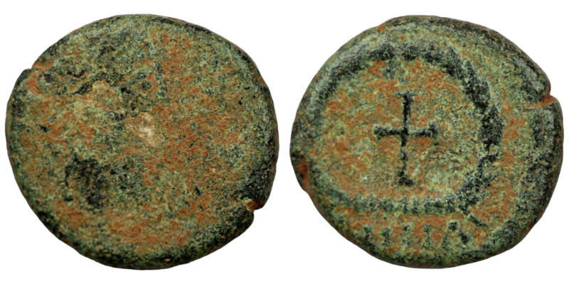 Theodosius II. (402-450 AD). Æ Follis. (13mm, 1,42g) Antioch. Obv: diademed bust...