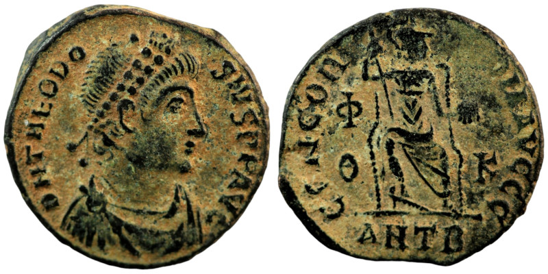 Theodosius I. (378-383 AD). Æ Follis. (19mm, 2,72g) Antioch. Obv: D N THEODOSIVS...