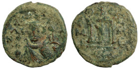 Arab-Byzantine. Umayyad Caliphate. 'Abd al-Malik ibn Marwan. (685-705 AD). Follis. (22mm, 4,34g) Emesa. Obv: emperor facing holding golbus cruciger. R...