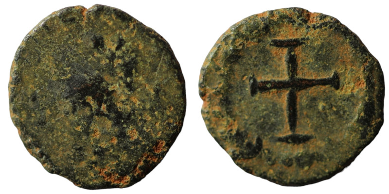 Theodosius II. (402-450 AD). Æ Follis. (11mm, 0,81g) Antioch. Obv: diademed bust...