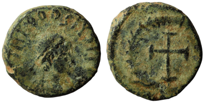 Theodosius II. (402-450 AD). Æ Follis. (11mm, 1,17g) Antioch. Obv: diademed bust...