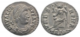 Valens (364-378). AR Siliqua (17mm, 1.73g, 12h). Treveri, 367-375. Pearl-diademed, draped and cuirassed bust r. R/ Roma seated l., holding Victory on ...