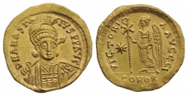 Anastasius I (491-518). AV Solidus (20mm, 4.45g, 6h). Constantinople, 507-518. Helmeted and cuirassed bust facing slightly r., holding spear and shiel...