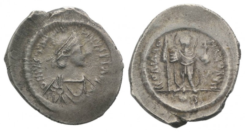 Justinian I (527-565). AR Siliqua (21mm, 2.18g, 6h). Constantinople, 537-565. He...