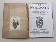AA.VV De Numismatis et Nummis Antiquis Dissertatio. Roma Fabii di Falco 1668. Brossura pp. 32. Le prime 3 pagg. in fotocopia. Buono stato