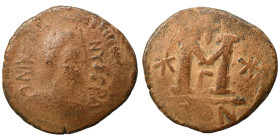 Justin I, 518-527. Follis (bronze, 15.58 g, 30 mm), Constantinople. DN IVSTINVS PP AVG Diademed, draped, and cuirassed bust right. Rev. Large M; cross...