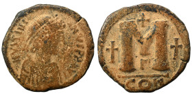 Justinian I, 527-565. Follis (bronze, 14.74 g, 29 mm), Constantinople. DN IVSTINIANVS P P AVG Diademed, draped and cuirassed bust right. Rev. Large M,...