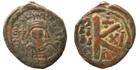 Maurice Tiberius, 582-602. Half Follis (bronze, 5.99 g, 23 mm). Constantinople. Helmeted and cuirassed facing bust, holding globus cruciger and shield...