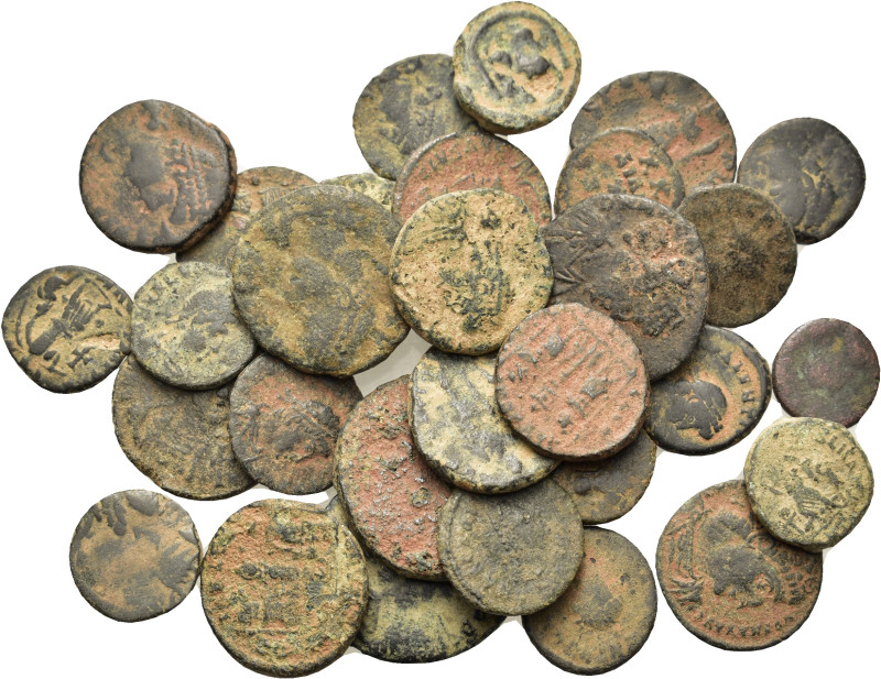 Lot of 30 Æ Roman Imperial coins, to be catalog. Lot sold as is, no return